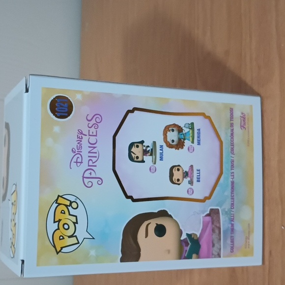 Disney Princess Belle Reading Funko Pop - Picture 3 of 5